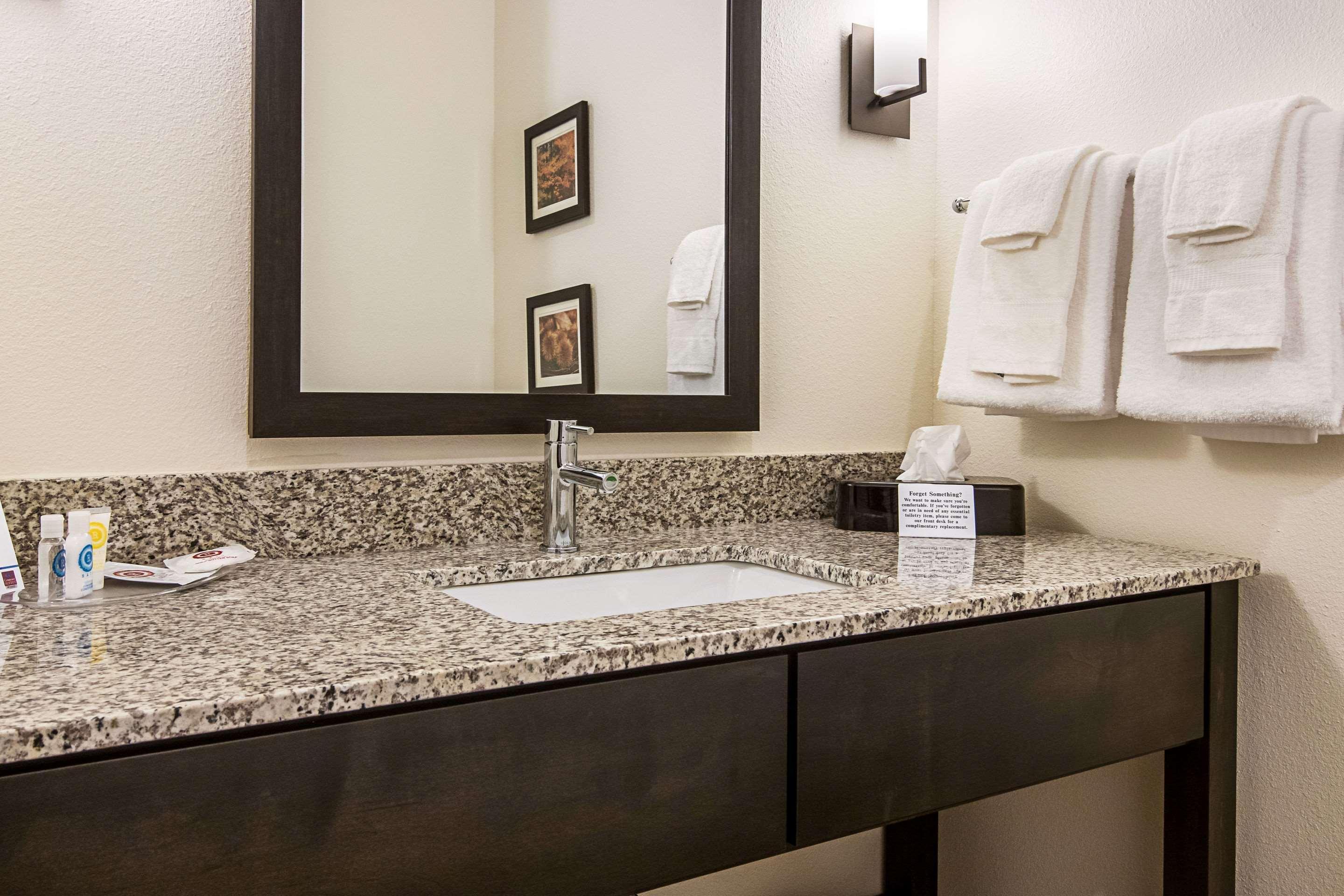 Comfort Suites Wooster Near University Campus Esterno foto